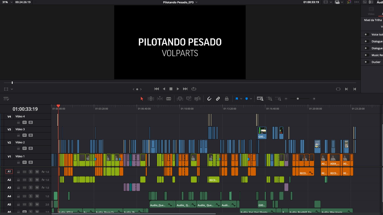 Linha do tempo de edição no DaVinci Resolve, em um projeto da APeter Filmes